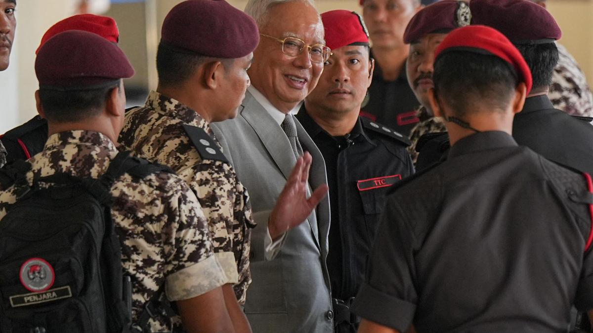 Malaysia's King Allows Former Prime Minister Najib Razak to Serve Remainder of Graft Sentence Under House Arrest